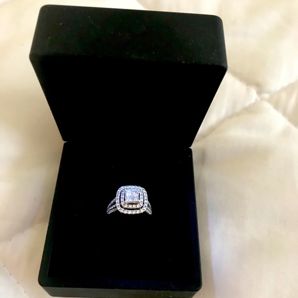 Promise ring - Picture 1 of 6